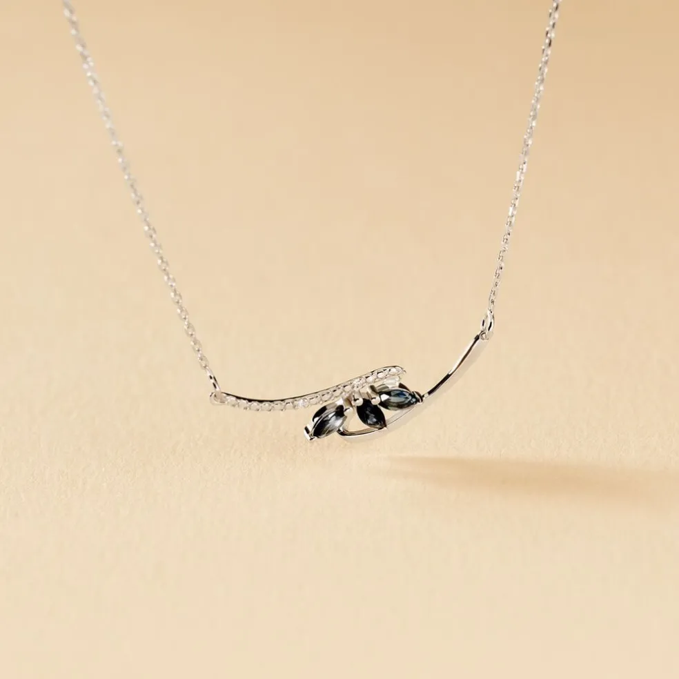 Collier Petale Or Blanc Saphir Et Diamant